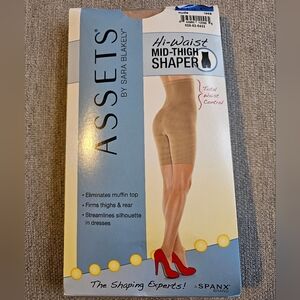 NWT spanx hi waist mid thigh shaper